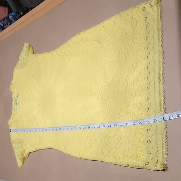 Isaac Mizrahi Size XXS Yellow Lace Overaly Knee Length Shift Dress, EUC - Picture 9 of 13